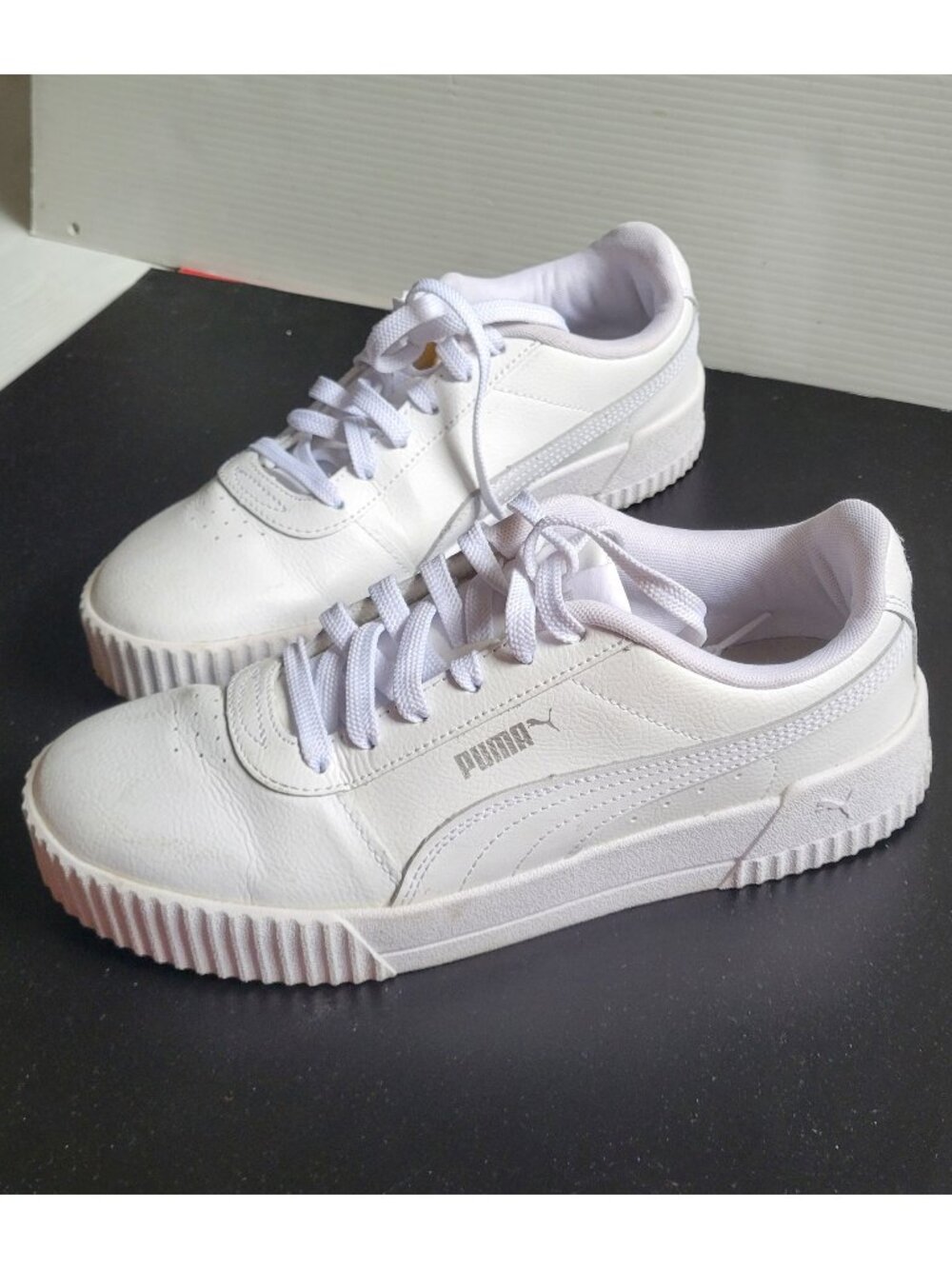 Puma Carina White ~ LEATHER ~ Casual Shoes Sneakers 370325-02 Women's Size 8.5